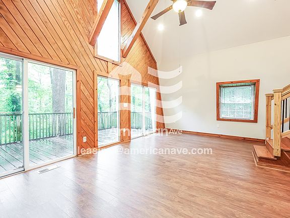 5848_002_living_room_13746022.jpg