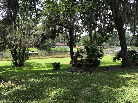 3rd image of 6922 Oakwood Dr