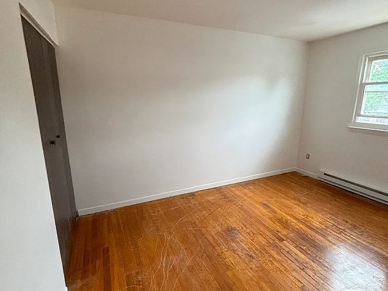 5684 Greens Dr — Photo 7