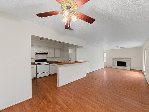 4th image of 4324 Segura Ct N
