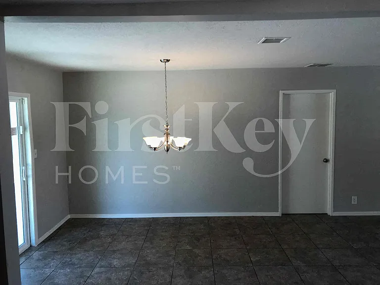 1205 W Highland Ave — Photo 12