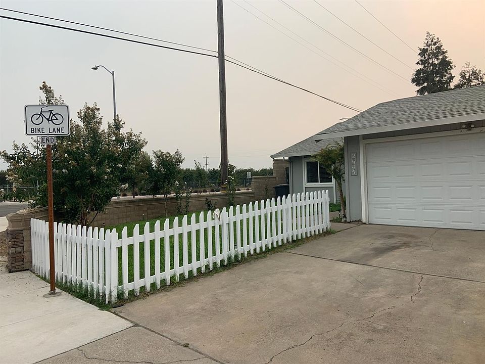 1st image of 2543 Banyan Dr