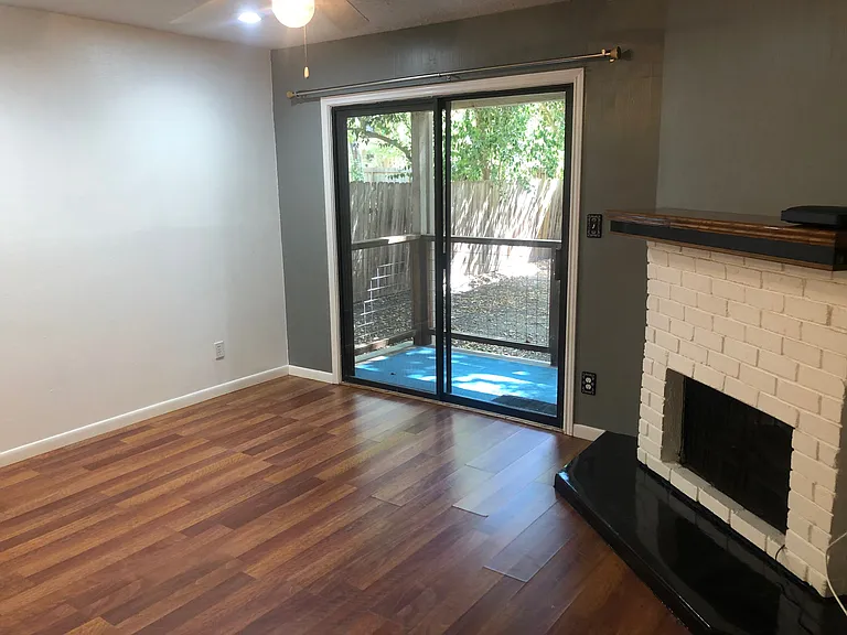 421 W San Antonio St #E1 — Photo 5
