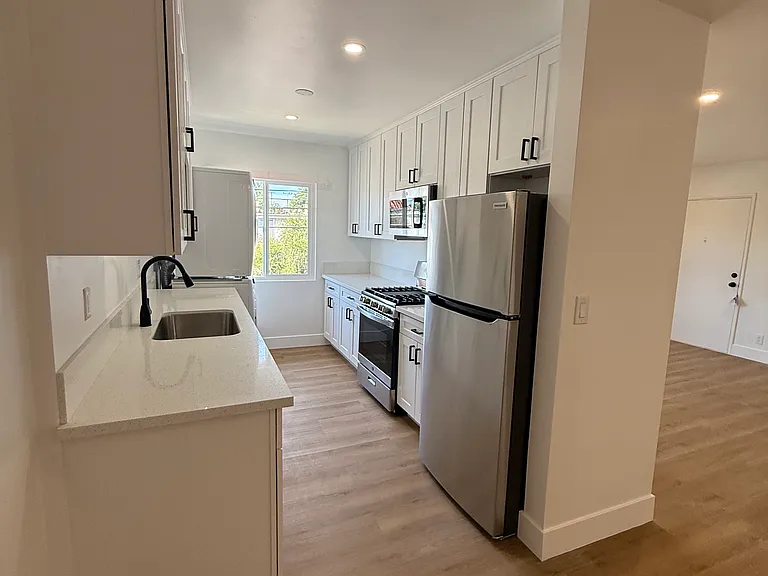 14254 Burbank Blvd #8 — Photo 4
