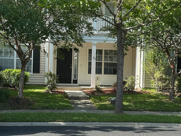 156 University Pkwy — Photo 3