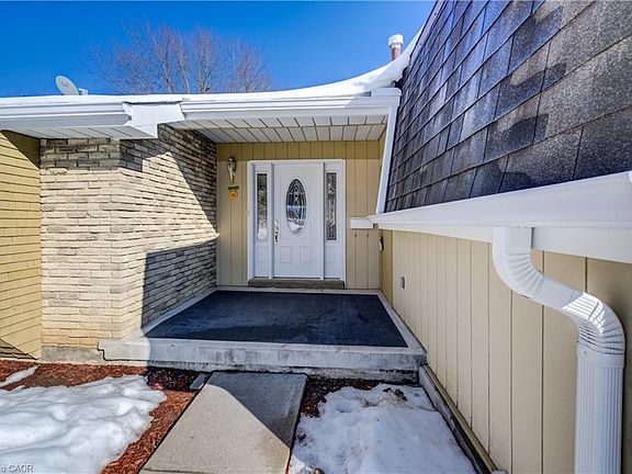 4th image of 20 Royal Orchard Dr