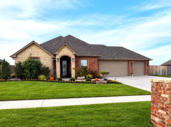 1110 NW Saint James Pl, Lawton, OK 73505