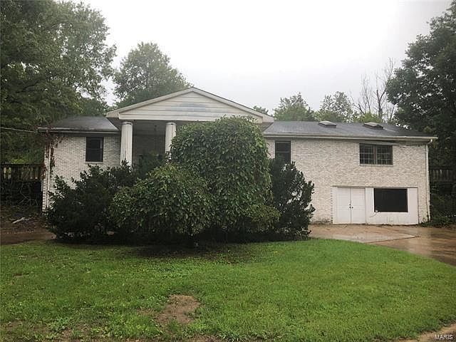 1st image of 20 Roberts Dr