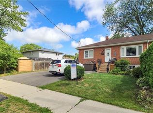 8 Leighland Rd #1306, Burlington, ON L7R 3S6