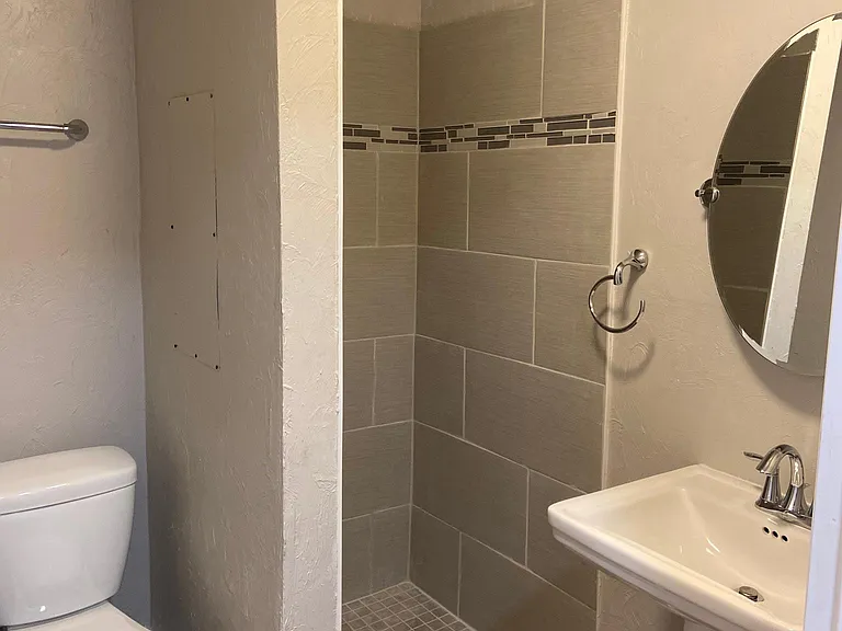 517 Anderson St — Photo 8