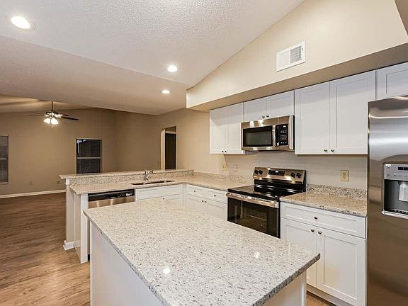 5th image of 10411 Tara Dr