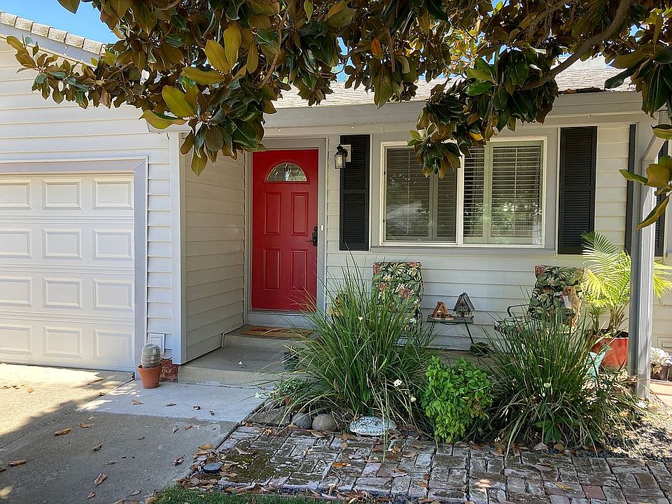 Kinney St. Entry