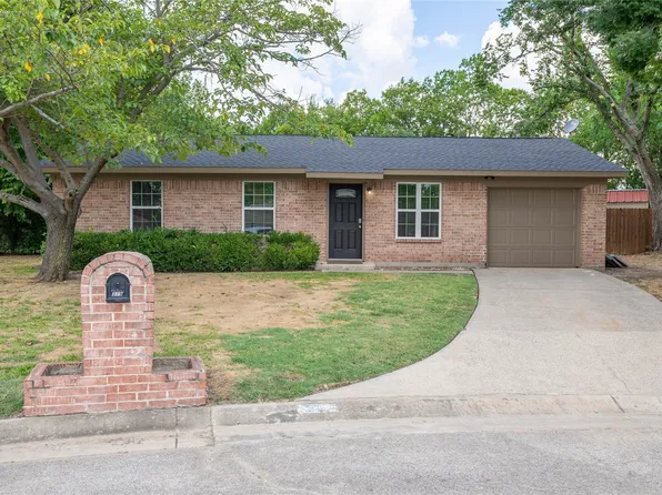 319 Campbell Ln, Denton, TX 76209