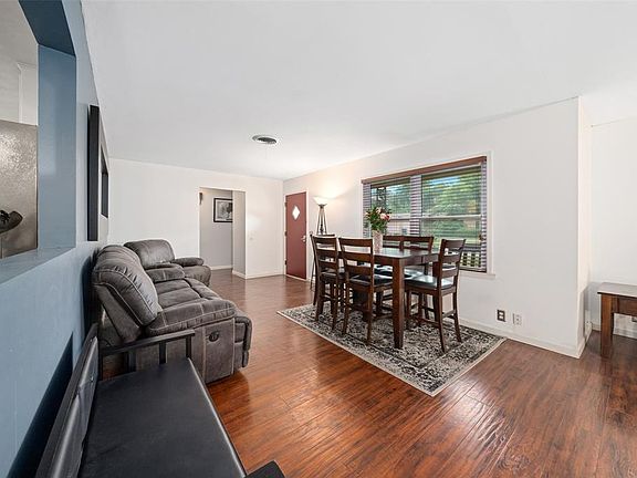 3rd image of 129 SE Robert St