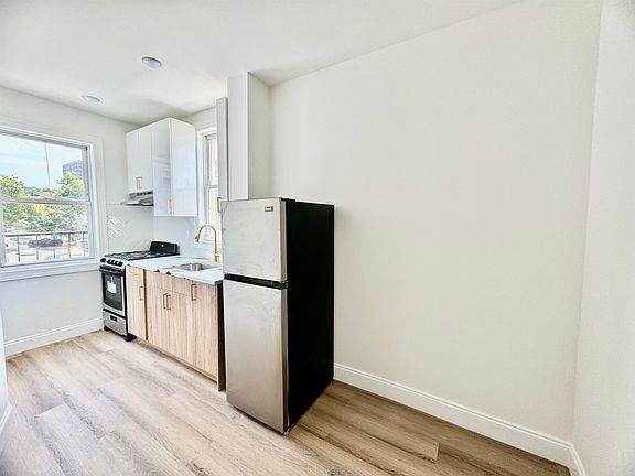 2nd image of 770 W Side Ave #2B