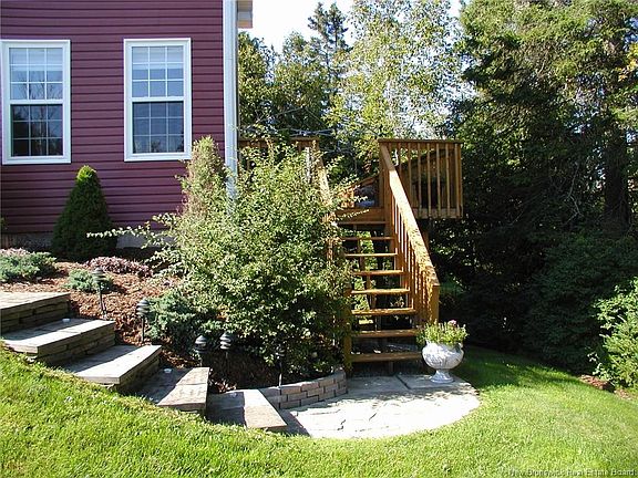 4th image of 18 Addison Ct