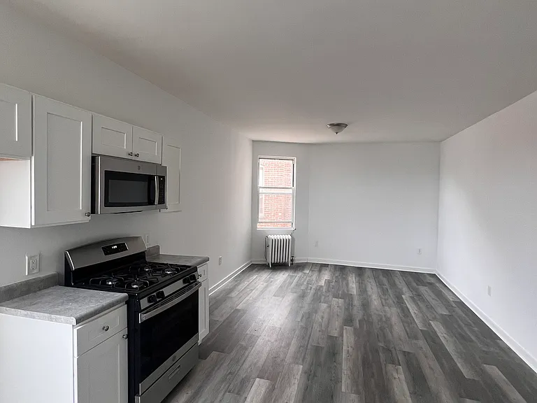 447 64th St #8 — Photo 10