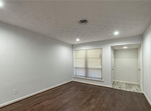 4th image of 1205 Dearborn Dr