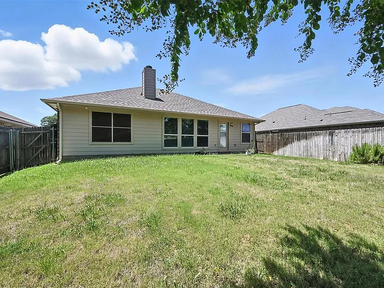 517 Lowery Oaks Trl — Photo 3