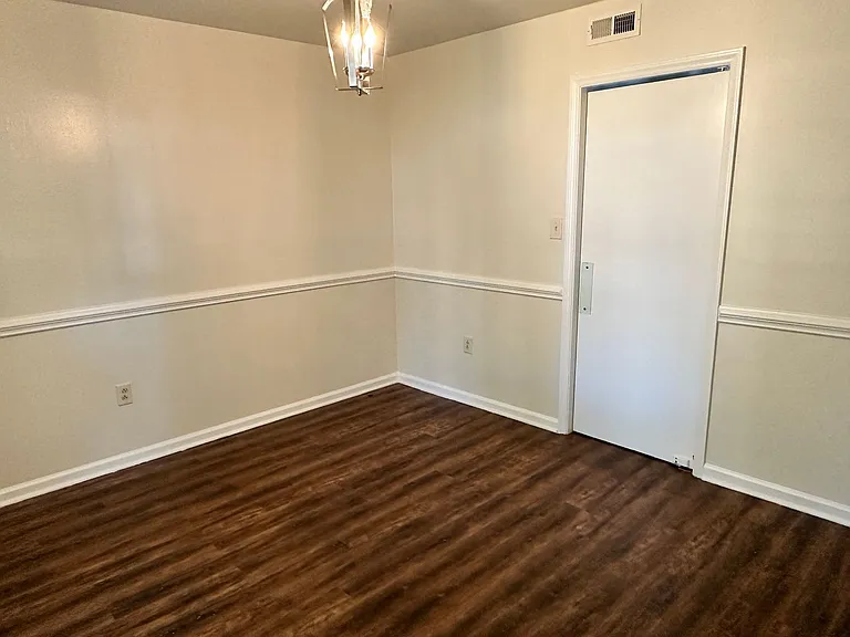 4307 Saxonbury Way — Photo 9