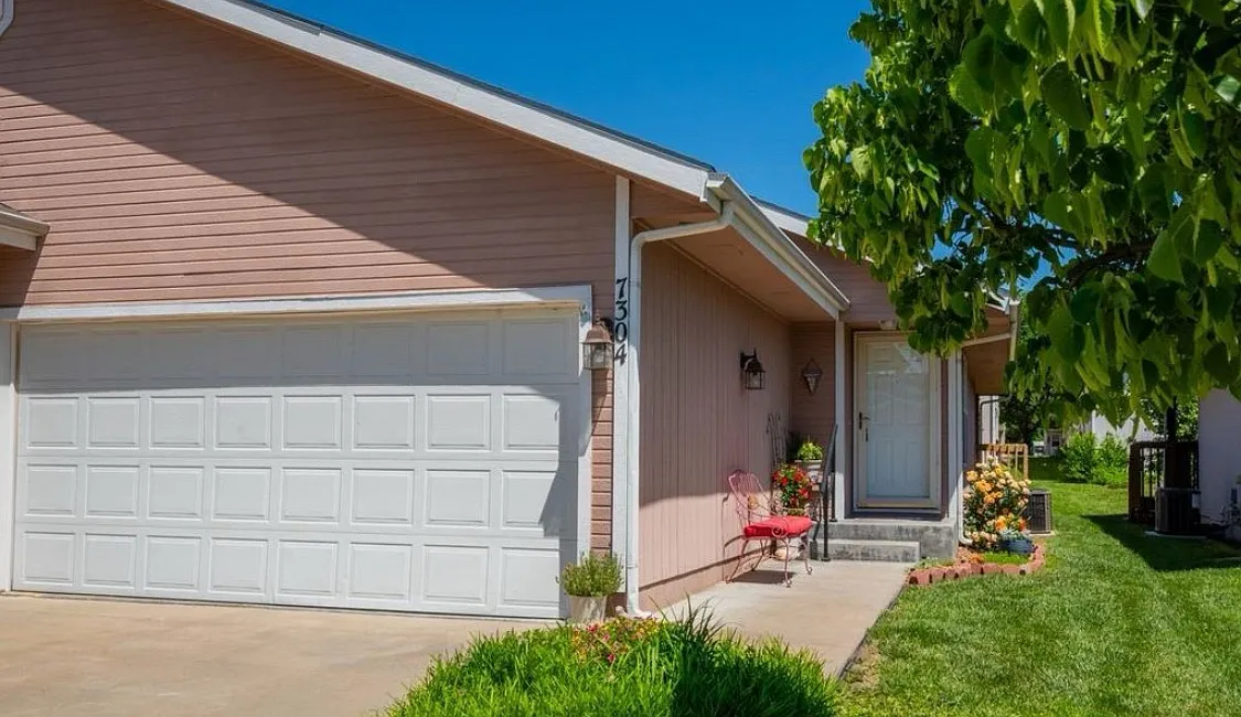 7304 SW 23rd Ct — Photo 1