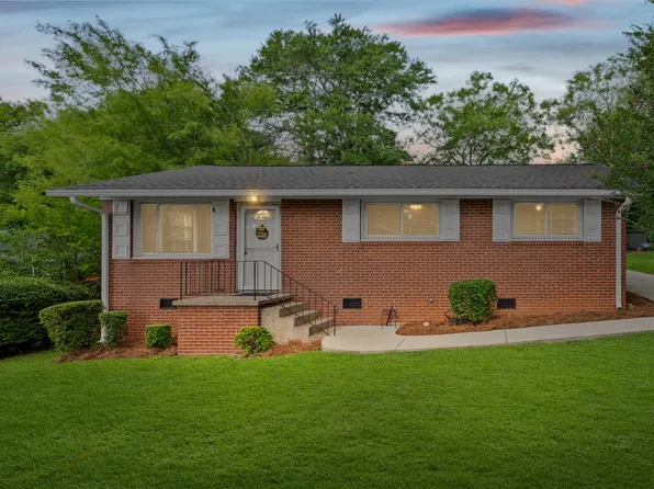 17 Eisenhower Dr, Greenville, SC 29607