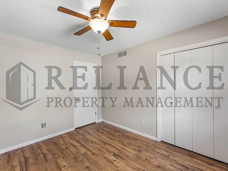 1111 E Redwood Rd — Photo 25