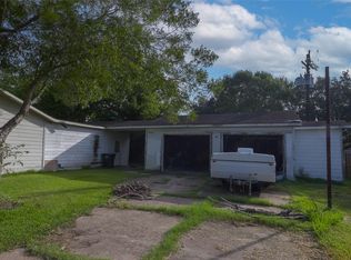 2725 Redbud Ln, Alvin, TX 77511