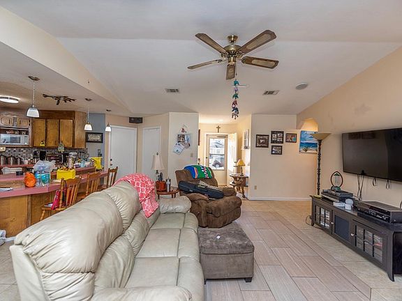 5th image of 1004 Willow Lake Cir