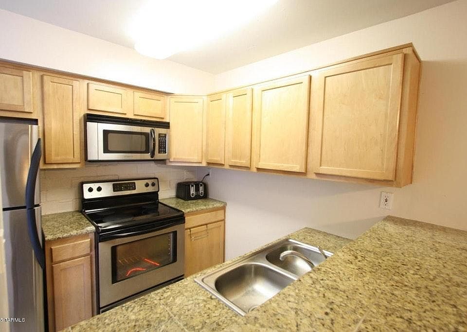 1st image of 921 N Euclid Ave