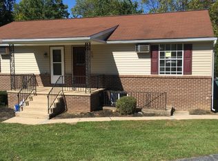 215 Oak Manor Dr, York, PA 17402