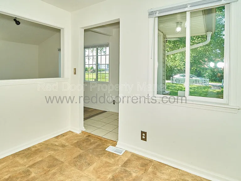 5422 Greenfield Ave — Photo 7