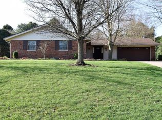 2039 Old Coach Dr, Springfield, OH 45505