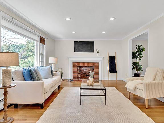 5th image of 33 Stowecroft Rd
