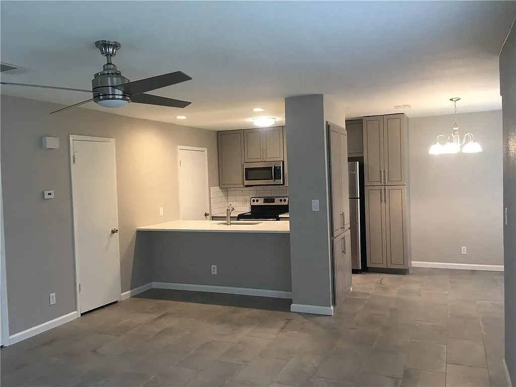 2 bed, 1.5 bath, 1030 sqft, $1,800 — Photo 4