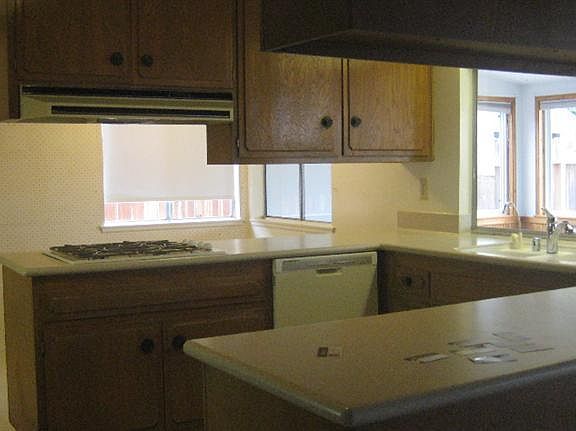 3rd image of 21 Karen Pl