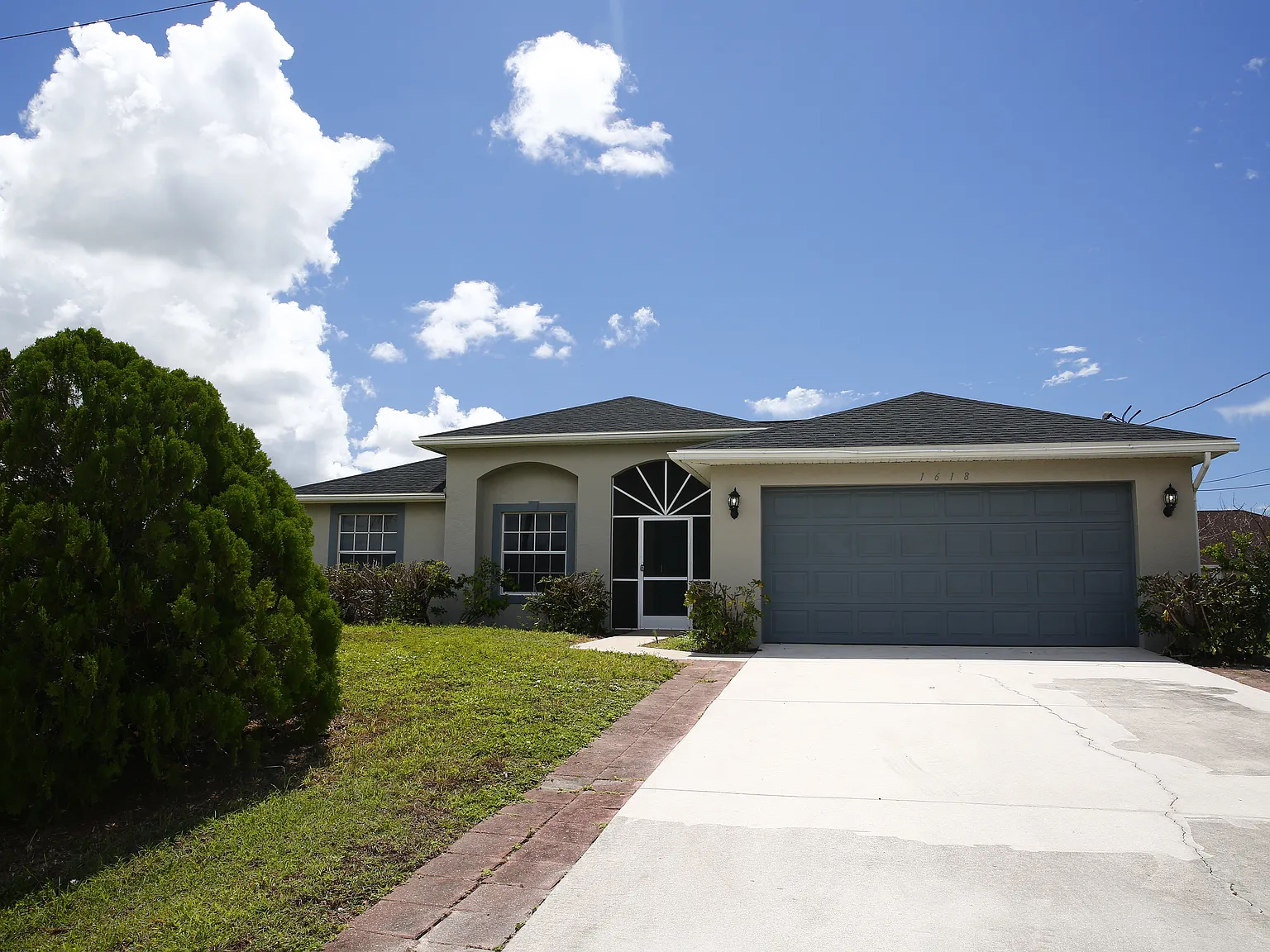 4 bed, 1411 sqft, $2,050 — Photo 1