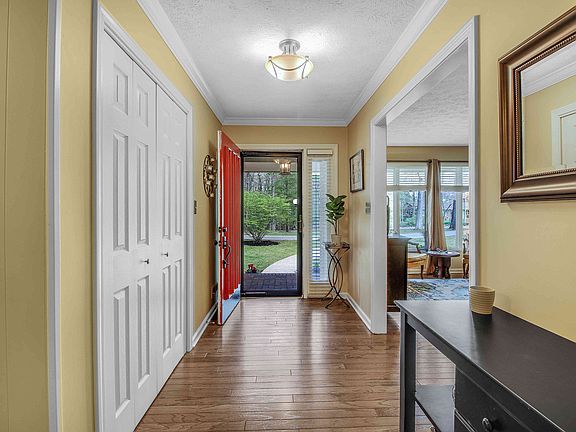 3rd image of 211 Meadowlark Trl