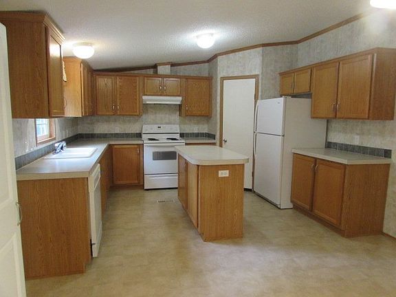 3rd image of 120 Paisley Dr