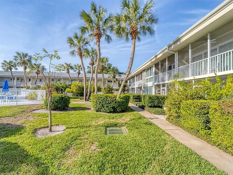 500 S Washington Dr #18B — Photo 1