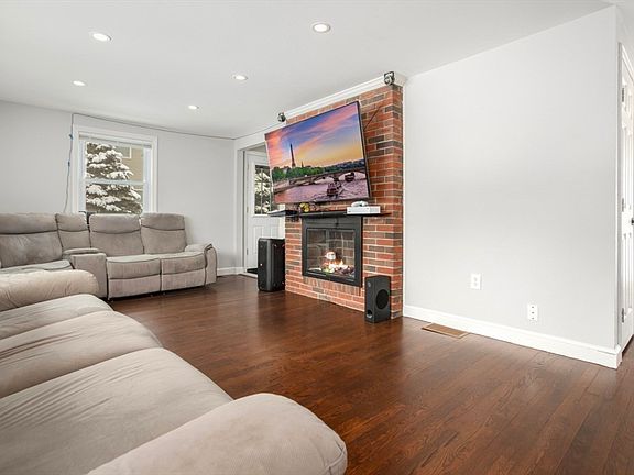 2nd image of 51 Spring St