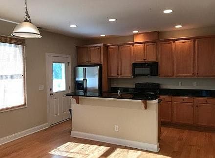 This is a similar to the kitchen in the unit