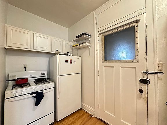 3rd image of 327 N Kedzie St #2