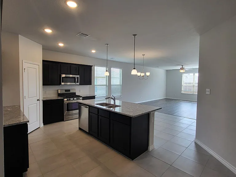 2816 Desert Lily Ln — Photo 5
