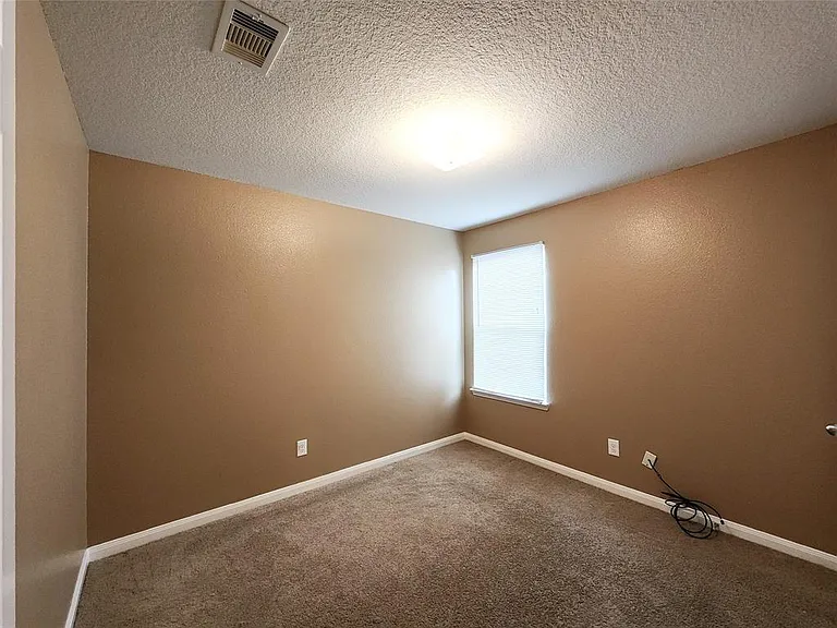 927 Paradise Rd — Photo 12