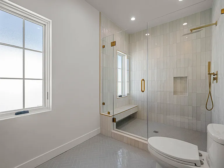 439 N Sierra Bonita — Photo 18