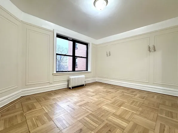 536 Fort Washington Avenue image 1 of 9