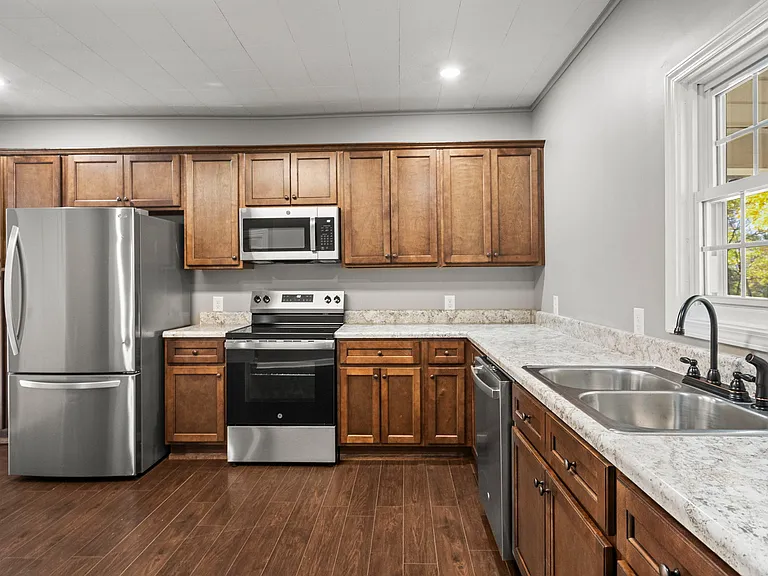 6081 Lakeview Rd — Photo 17