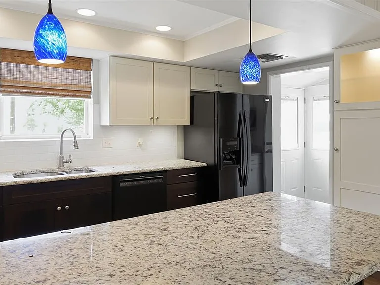 1228 Spring Lake Dr — Photo 14