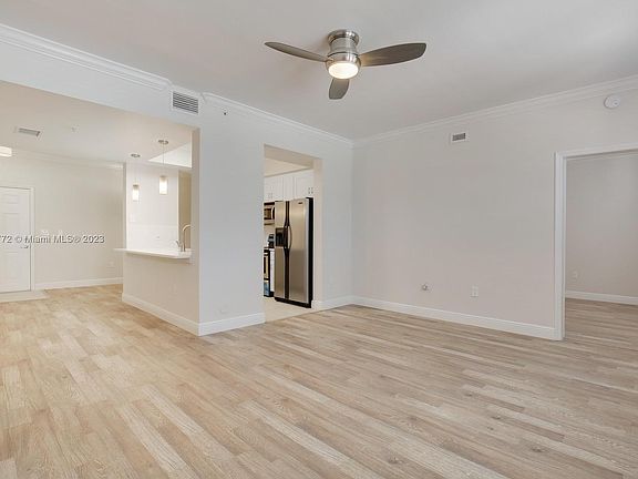 4th image of 533 NE 3rd Ave APT 122